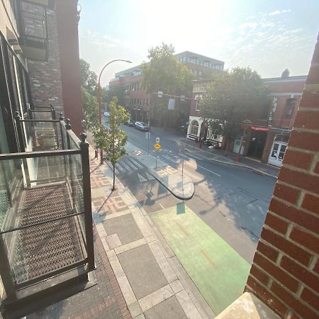 Downtown Heritage Condo With Parking Victoria Buitenkant foto
