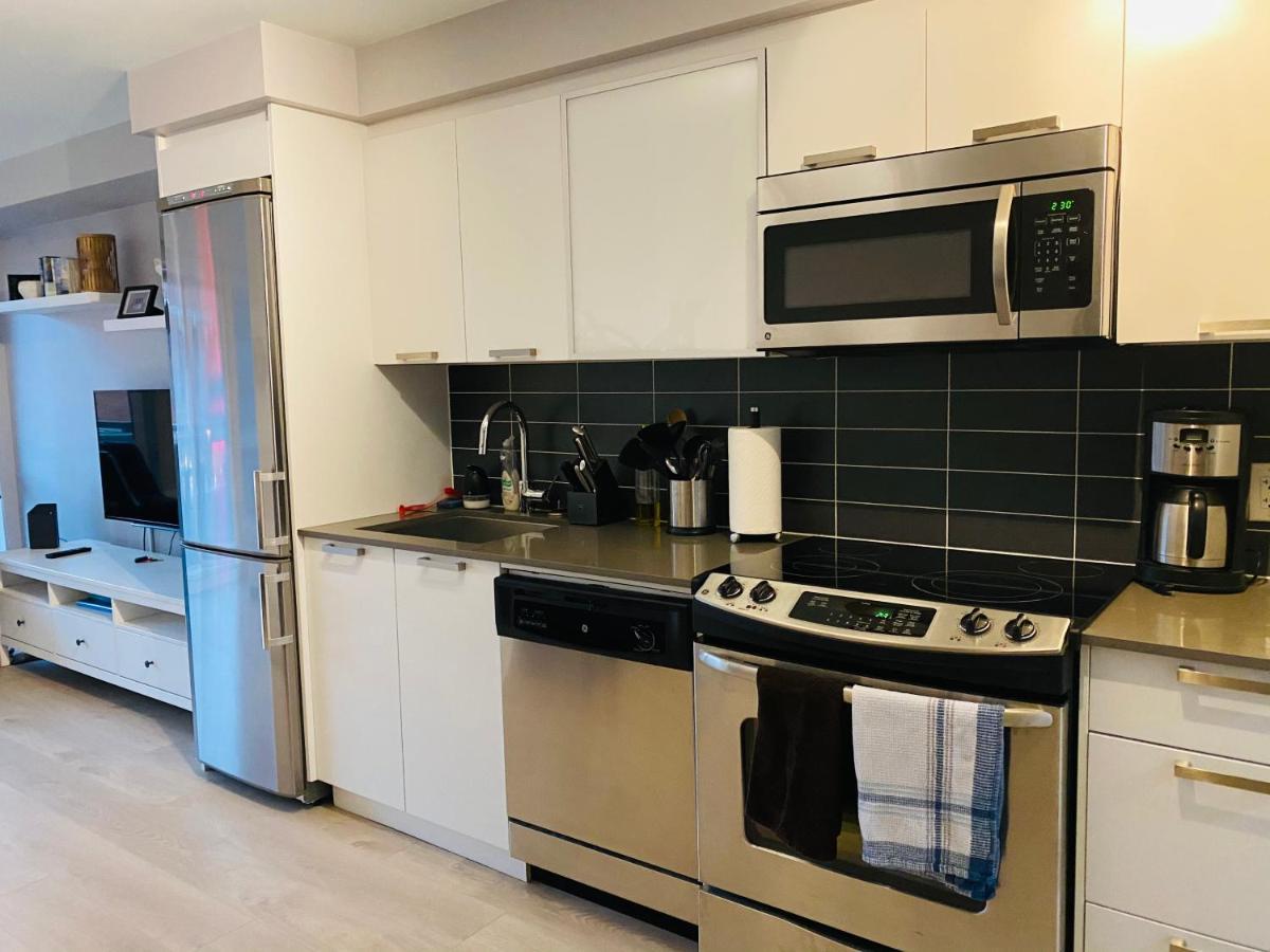 Downtown Heritage Condo With Parking Victoria Buitenkant foto
