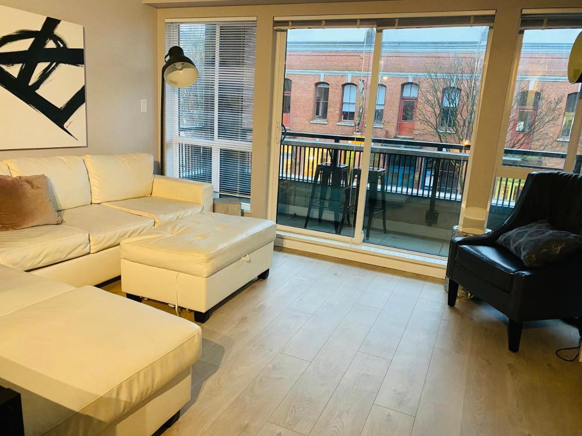 Downtown Heritage Condo With Parking Victoria Buitenkant foto