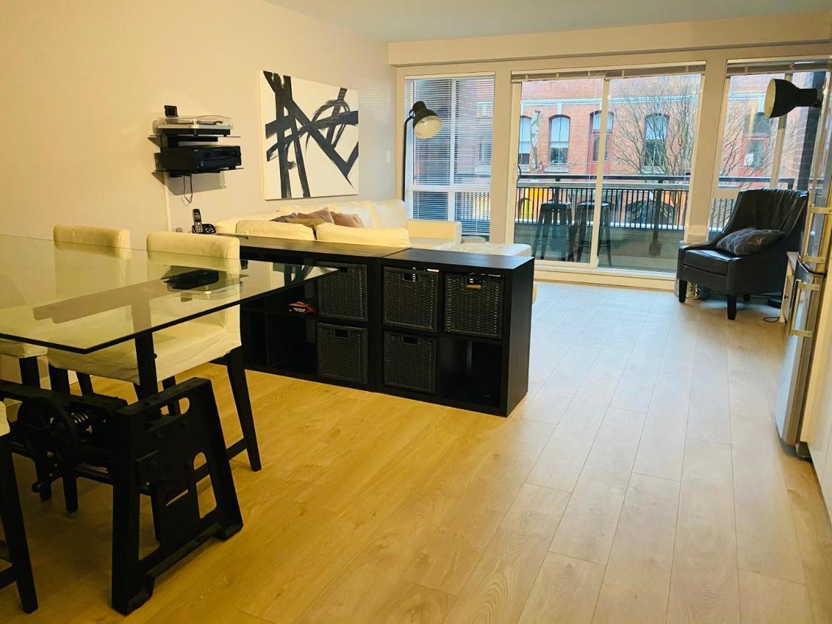 Downtown Heritage Condo With Parking Victoria Buitenkant foto