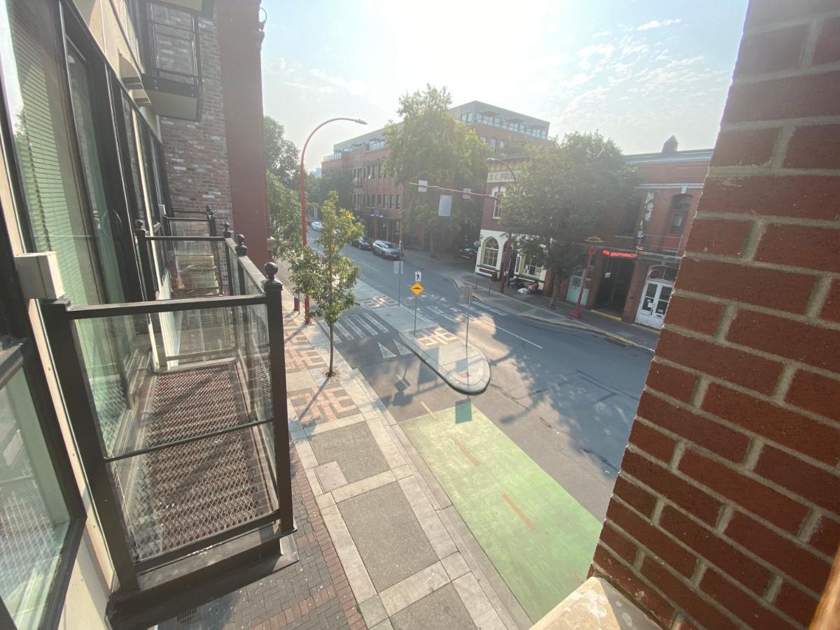 Downtown Heritage Condo With Parking Victoria Buitenkant foto